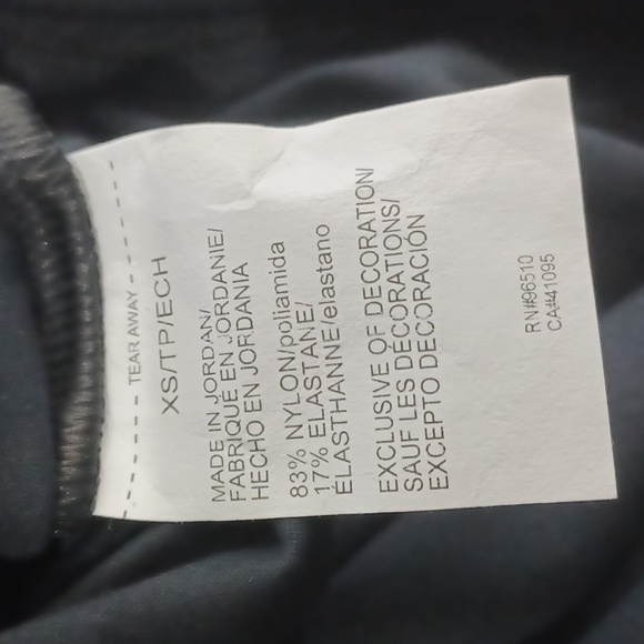 UNDER ARMOUR "fitted" activewear, crew neck, pullover" black top. Size XS. NWT - Picture 13 of 14